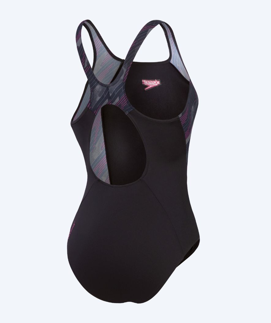 Speedo Hyperboom Splice Muscleback Badpak voor dames, klassiek design, sneldrogend, training, fitness, chloorbestendig zwempak, 1 stuks, Zwart/Elektrisch Roze/Usa Houtskool, 68 Speedo Hyperboom Splice Muscleback Badpak voor dames, klassiek design, sneldrogend, training, fitness, chloorbestendig zwempak, 1 stuks, Zwart/Elektrisch Roze/Usa Houtskool, 68